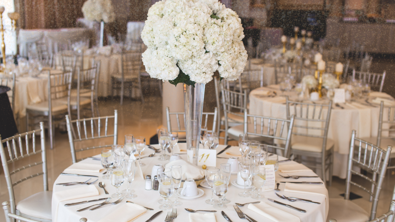 O Poder das Flores: Como Utilizá-las na Decoração de Eventos com Elegância O Poder das Flores: Como Utilizá-las na Decoração de Eventos com Elegância